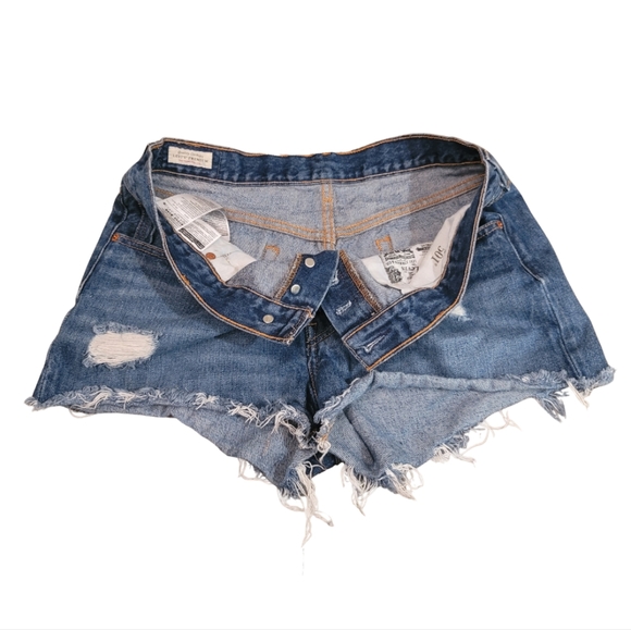 Levi's 501 Cutoff Denim Shorts | Size 31 - Picture 3 of 3